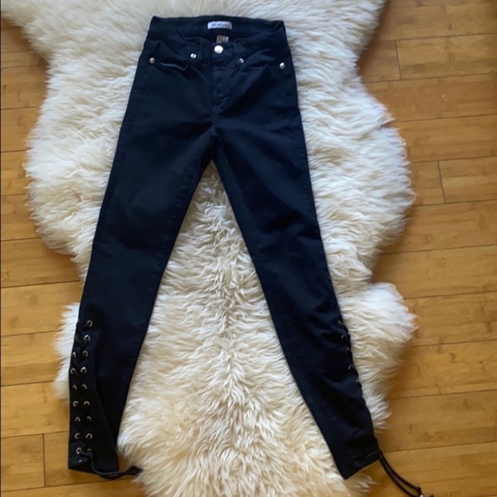 Good American Ankle Lace Skinny Jean